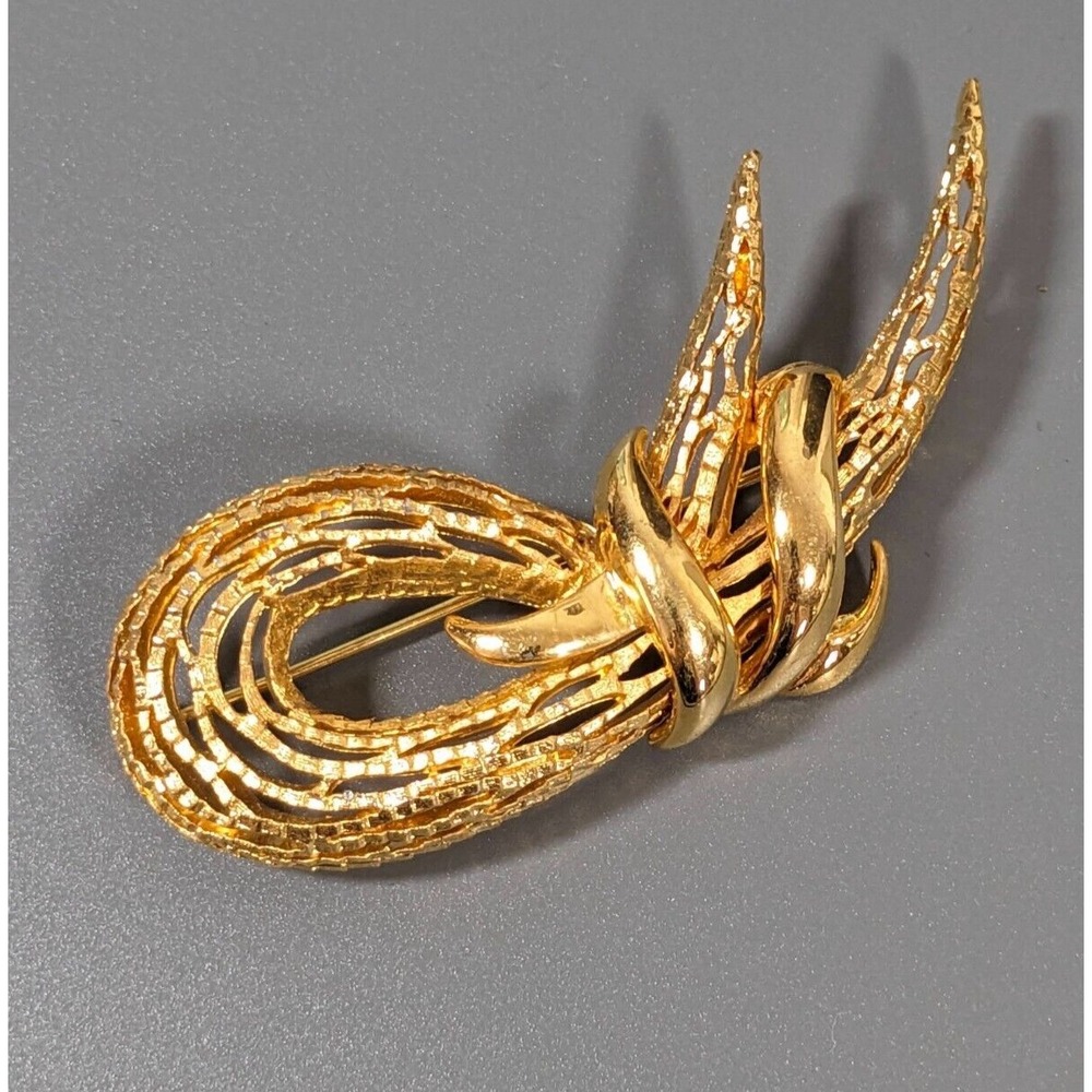 Vintage Gold Toneโ Ribbon Bow Polished Textured Pin Brooch Classic Retro